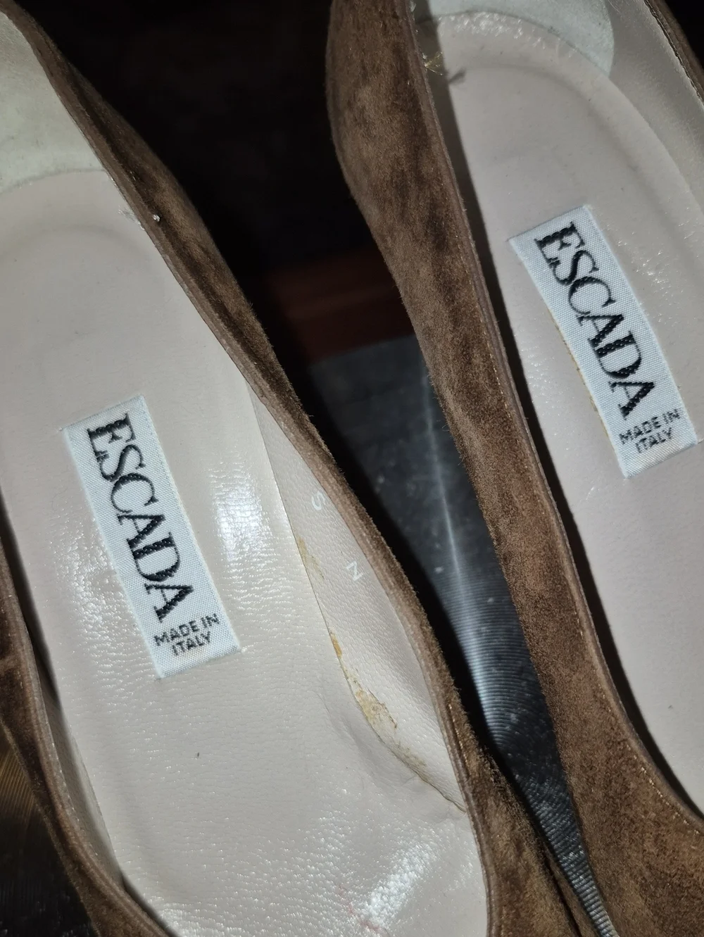 Escada:Made In Italy:Tan Suede/Gold Trim Stunning Italian Leather.Vintage Sz.6AA